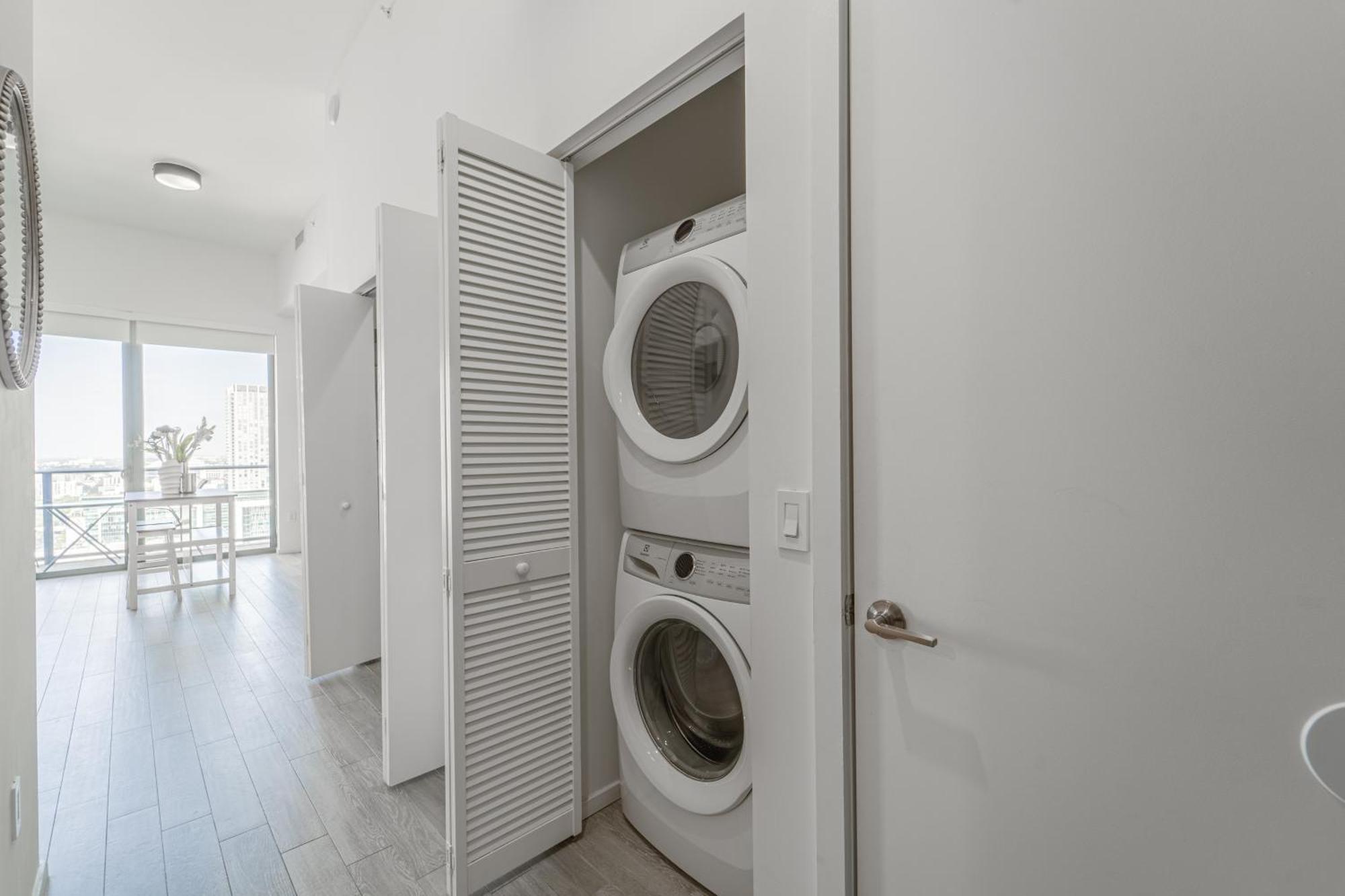 Tr Miami 2 Bedroom, 1 Bedroom, And Studio Condos With Balconies Exterior photo