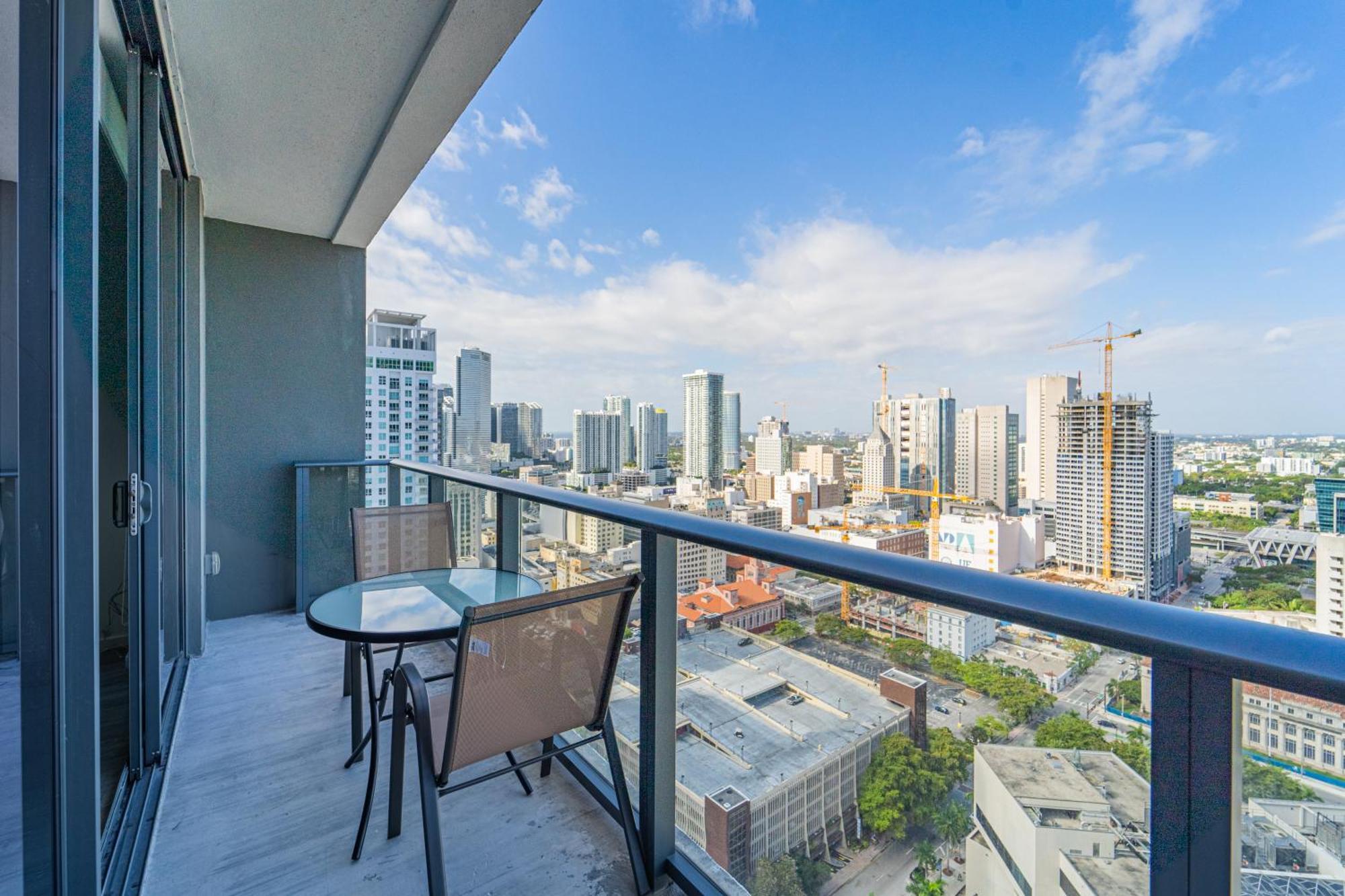 Tr Miami 2 Bedroom, 1 Bedroom, And Studio Condos With Balconies Exterior photo