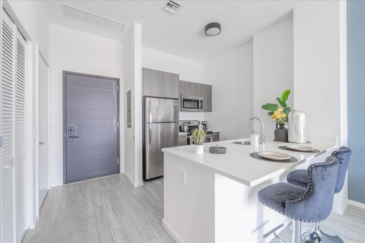 Tr Miami 2 Bedroom, 1 Bedroom, And Studio Condos With Balconies Exterior photo